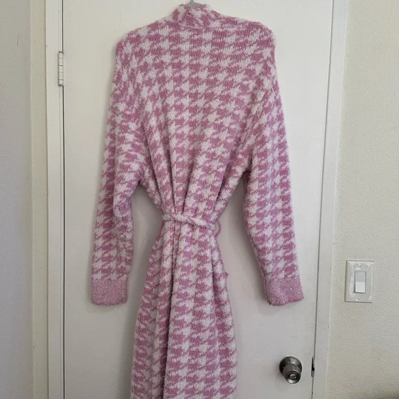 SKIMS Pink Houndstooth Cozy Robe - Picture 8 of 9